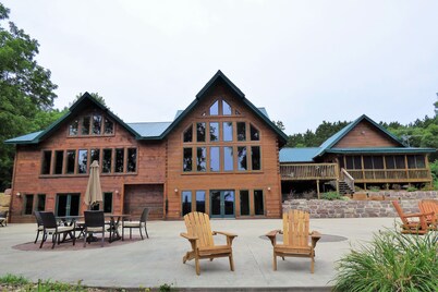 Spacious Cabin on the Wisconsin River! 