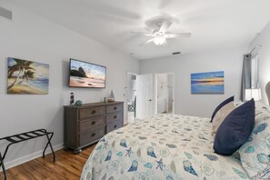 4 bedrooms, iron/ironing board, travel crib, free WiFi - 4Br Pristine Home Sleeps 6 Adu - Heated Pool + Spa - Private backyard (Marco Island)