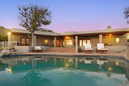 Welcome to the Hokum House! Incredible city and mountain views.