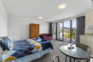 Sistema de insonorización, tabla de planchar con plancha y wifi gratis 