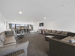 Lounge - Falcons Nest (Cromwell)