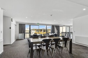 تناول الطعام