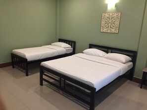 Superior Room for 3 guests | Bathroom | Shower, free toiletries, hair dryer, towels