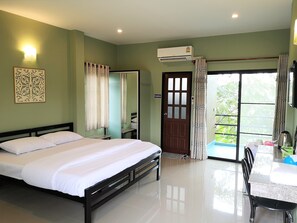 Superior Double Room | Desk, blackout drapes, free WiFi