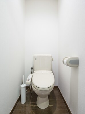 Separate bathtub and shower, deep-soaking bathtub, free toiletries - nid NAMBA Rich Heim (Osaka)