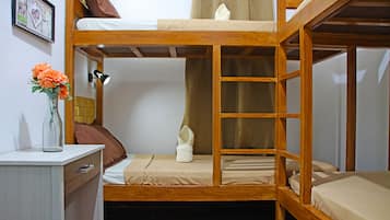 6 bedrooms, premium bedding, free WiFi, bed sheets