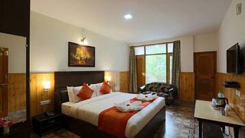 Egyptian cotton sheets, premium bedding, minibar, in-room safe