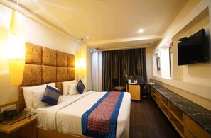 Deluxe Double Room, 1 Bedroom | Egyptian cotton sheets, premium bedding, minibar, in-room safe