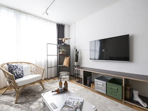 Deluxe Suite 3/4F | Living room | Flat-screen TV - nid NAMBA Station House (Osaka)