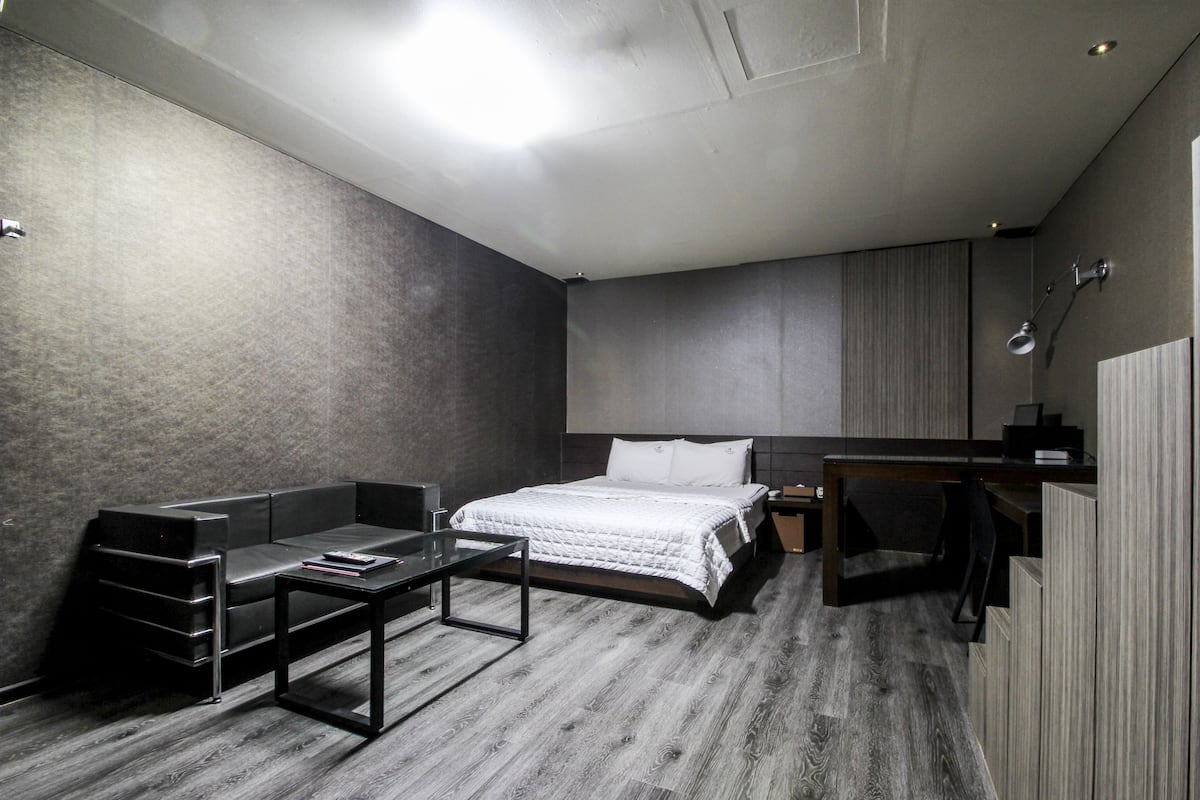 Habitación superior (B) | Caja fuerte, escritorio, sistema de insonorización y wifi gratis