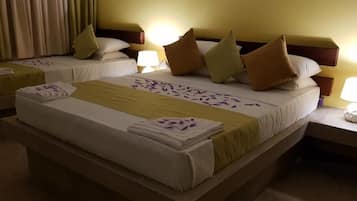 Deluxe Triple Room | Iron/ironing board, free WiFi, bed sheets