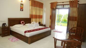 Villa Deluxe, para fumadores | Escritorio, tabla de planchar con plancha, wifi gratis y ropa de cama