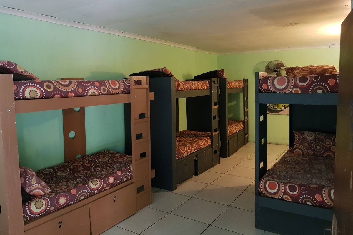 宿舍, 公共浴室 (8 Sleeper) | 床单