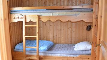 Cabin | 2 bedrooms, free cots/infant beds, free WiFi