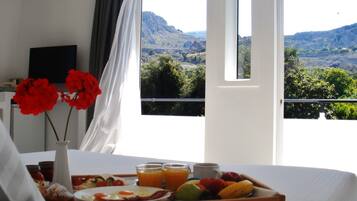 Suite, Garden View | Egyptian cotton sheets, pillow-top beds, in-room safe