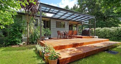 Rail Trail Cottage - BRIGHT