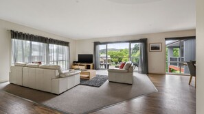 TV - 3 Peaks Rise - BRIGHT (BRIGHT)