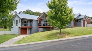 Exterior - 3 Peaks Rise - BRIGHT (BRIGHT)