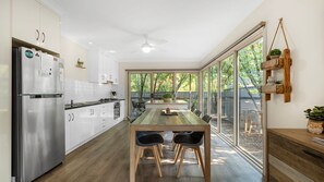 Kühlschrank, Mikrowelle, Ofen, Toaster