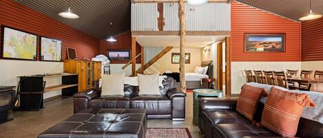 Télévision, cheminée, lecteur de DVD