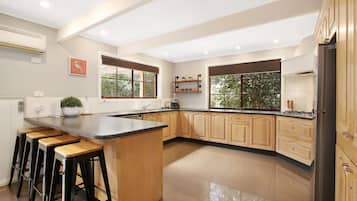 Fridge, oven, dishwasher, toaster