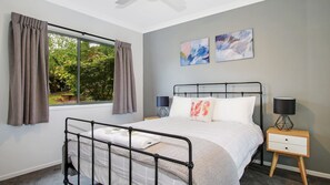 4 bedrooms, WiFi - Always Bright - A Bright Escape (BRIGHT)