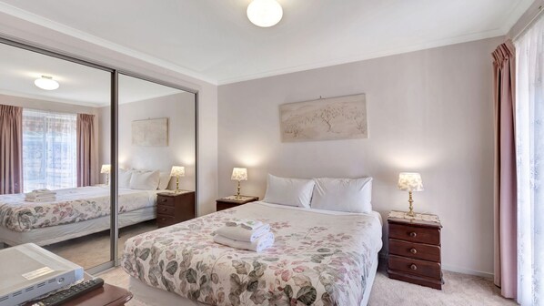 3 bedrooms, bed sheets