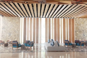 Lobby sitting area - Louis Kienne Resort Senggigi (Senggigi)