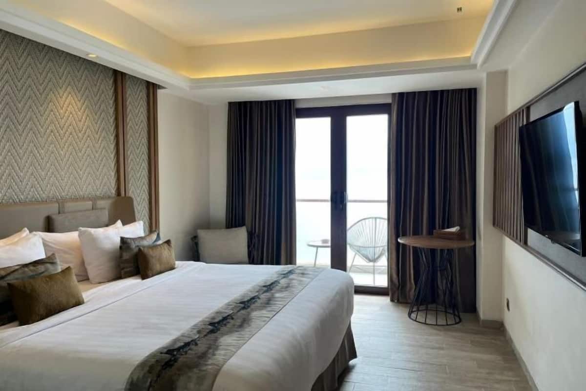 Minibar, safe på rommet, skrivebord og skrivebord for bærbar PC