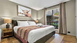 2 bedrooms, WiFi, bed sheets - Plum Pines Bright (BRIGHT)