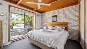 1 bedroom, WiFi - Kalamunda 6 - On the Rail Trail (BRIGHT)