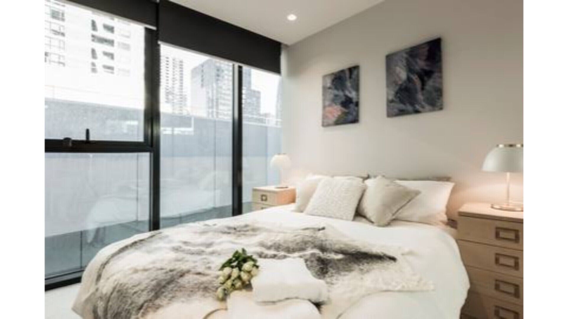 Stylish Melbourne CBD Lighthouse Apartment