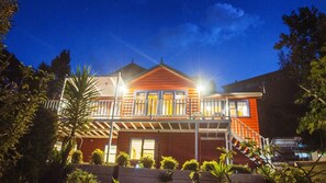 Exterior - Artee House - A Bright Escape (BRIGHT)