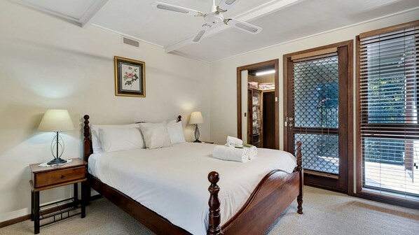 5 bedrooms, WiFi, bed sheets