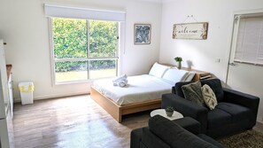 4 bedrooms, iron/ironing board, WiFi