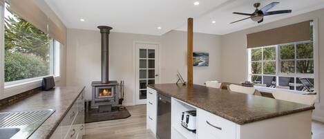 Réfrigérateur, micro-ondes, four, lave-vaisselle