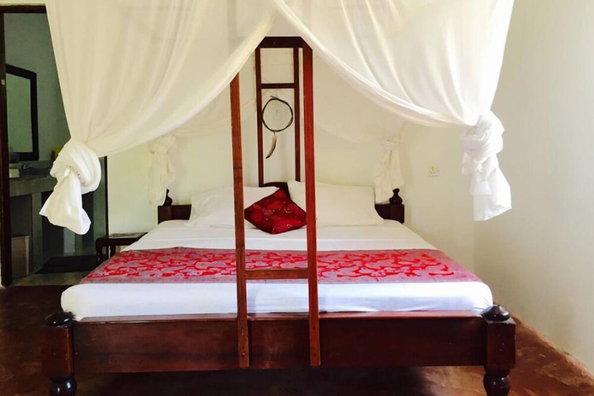 Free WiFi, bed sheets