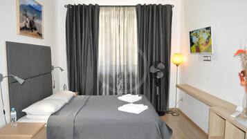 Familienstudio, Nichtraucher (№4) | Schreibtisch, laptopgeeigneter Arbeitsplatz, schallisolierte Zimmer