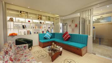 Coin salon dans le hall