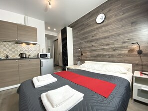 Studio – classic, ikke-røyk, tekjøkken (№4) | Blendingsgardiner, strykejern/-brett, wi-fi (inkludert) og sengetøy