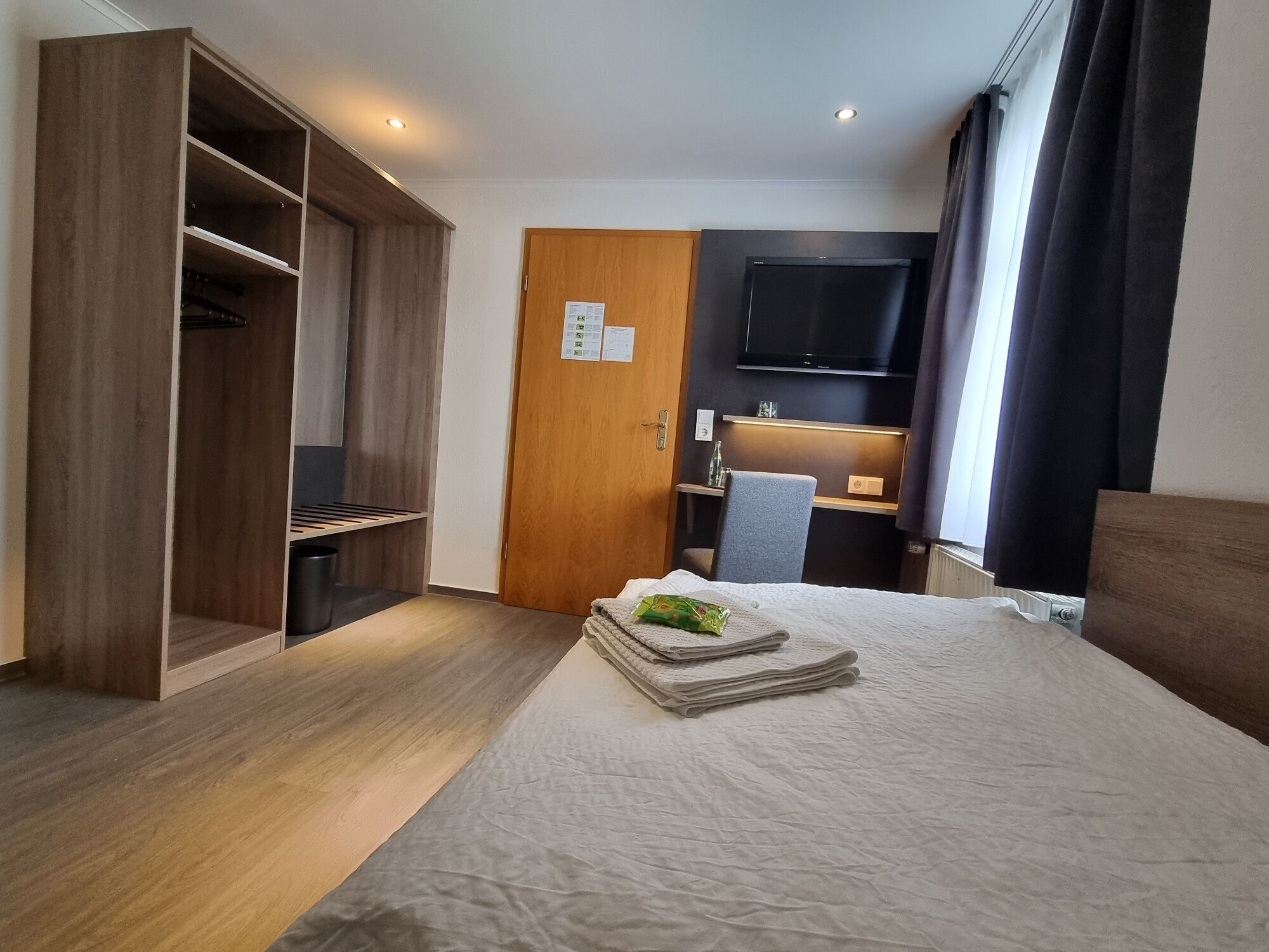 deluxe single room, private bathroom