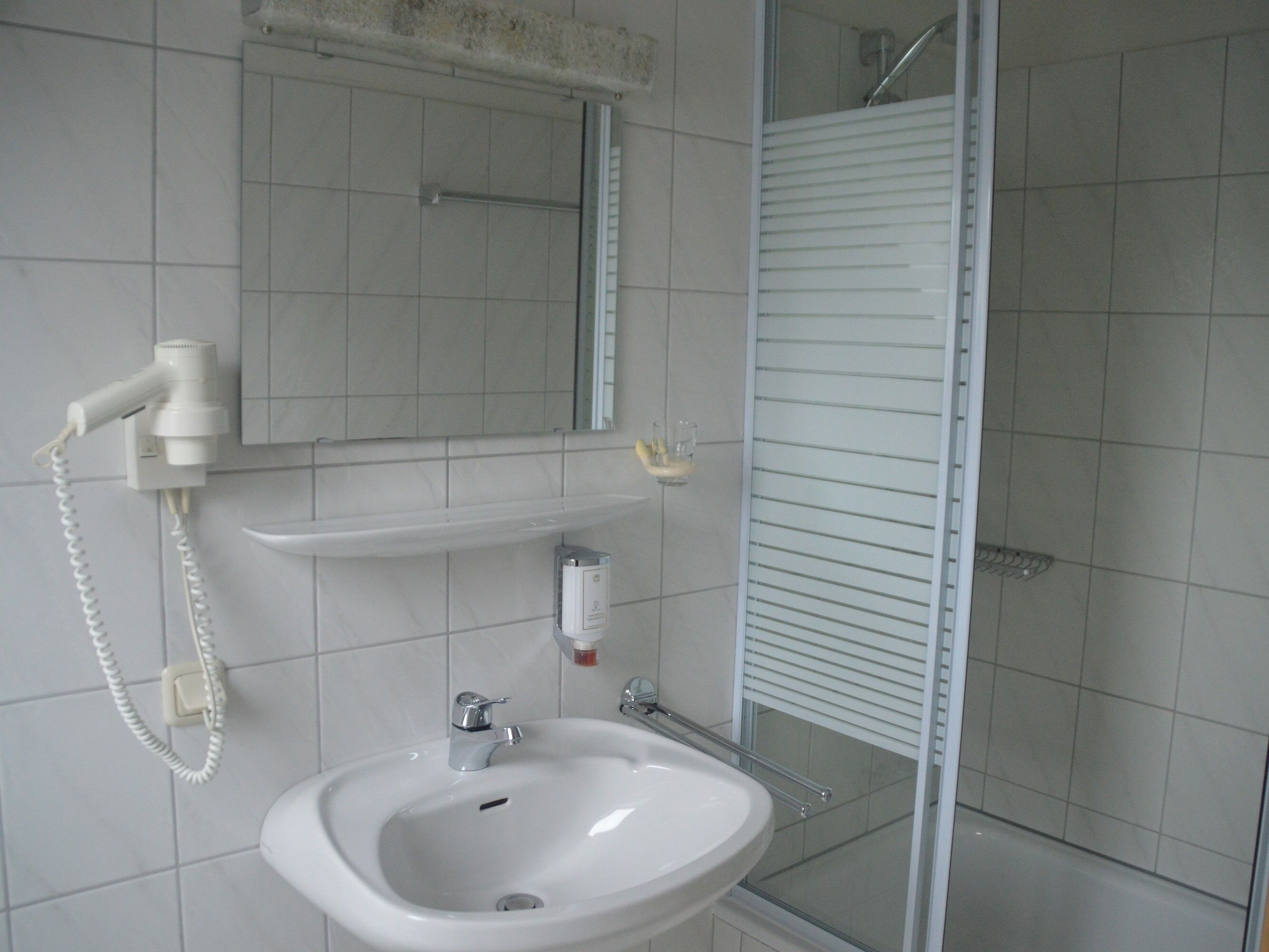deluxe single room, private bathroom | bathroom