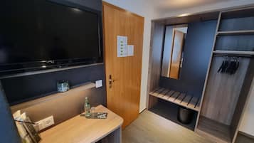 Deluxe Single Room, Private Bathroom | Room amenity