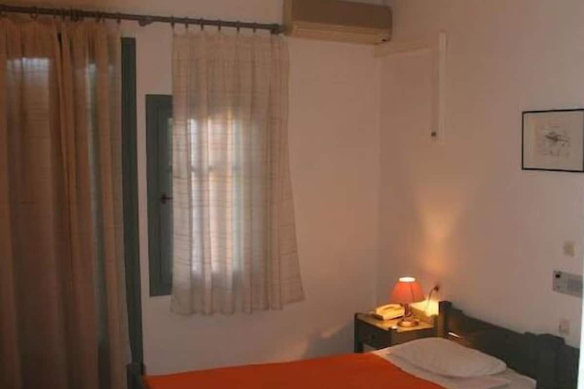 In-room safe, iron/ironing board (on request), WiFi (free), bed sheets