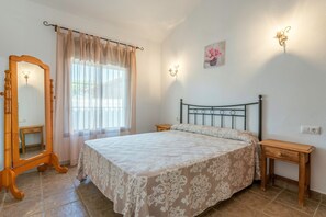 4 slaapkamers, een strijkplank/strijkijzer, gratis wifi, beddengoed