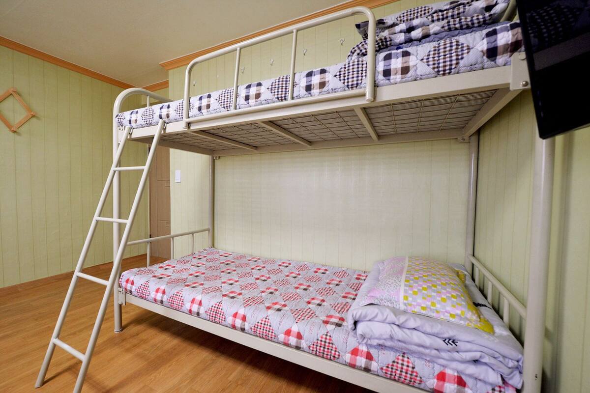 Room | WiFi (free)