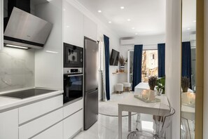 Luxury Studio, 1 Double Bed | Private kitchen | Fridge, microwave, oven, stovetop - Nicol House and Suite in Corfu Town by Konnect (Corfu)