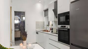 Estudio de lujo, 1 cama matrimonial | Cocina privada | Refrigerador, microondas, horno y parrilla de estufa