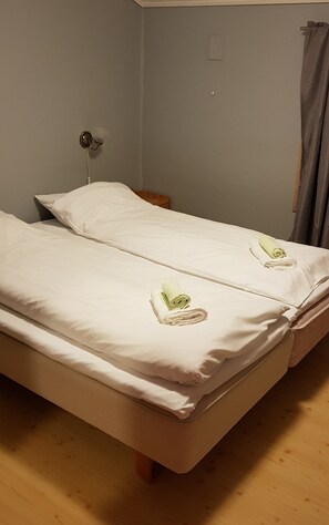 Chambre avec lits jumeaux | Chambres insonorisées, lits bébé (en supplément)