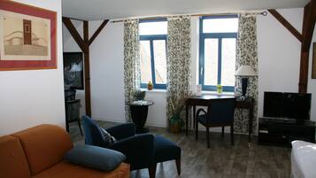 Departamento | Muebles diferentes, escritorio, wifi gratis y ropa de cama